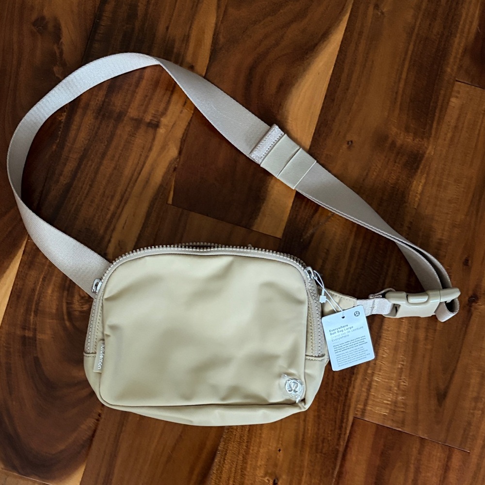 Lululemon athletica belt Bag beige NEW!